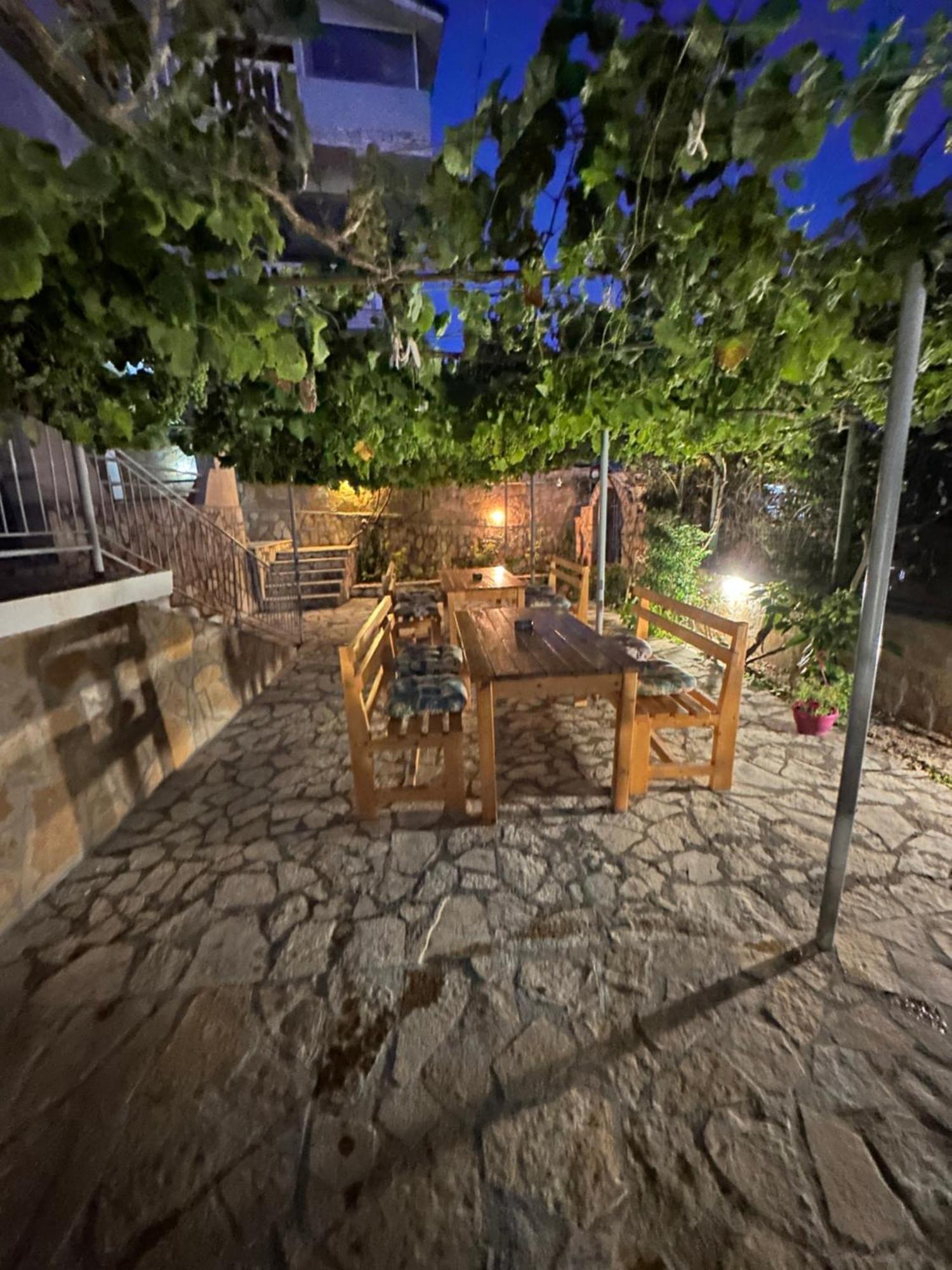Vila Rapo Himare Exterior photo