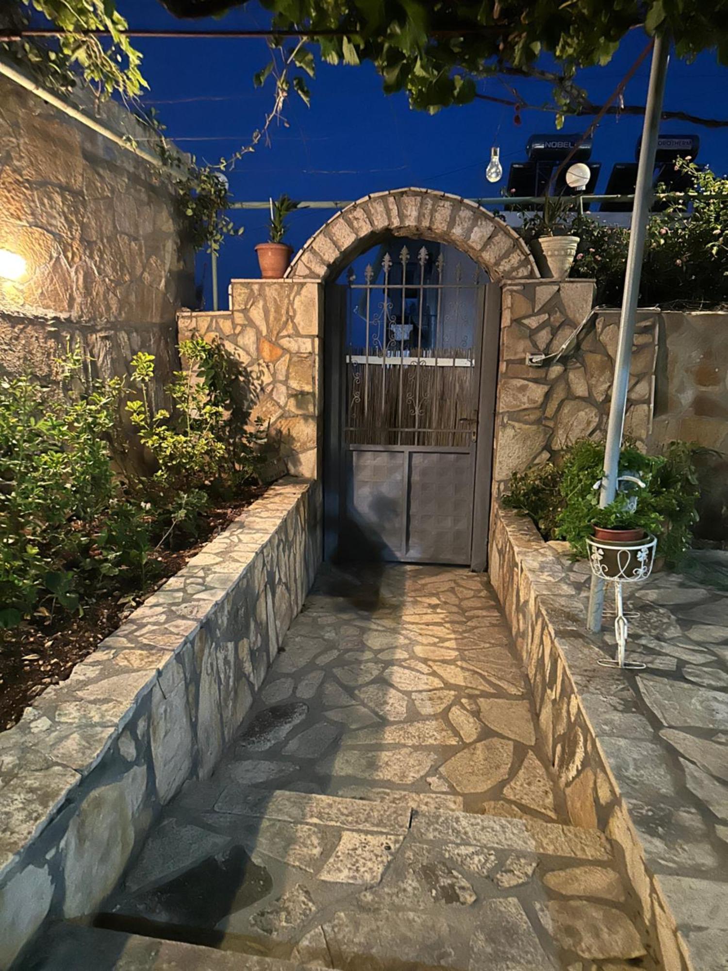 Vila Rapo Himare Exterior photo